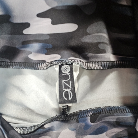 Onzie Black and Blue Leggings Urban Camouflage Stretch Size Medium - Picture 5 of 6